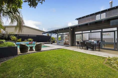 Photo of property in 3/130 Beach Road, Castor Bay, Auckland, 0620