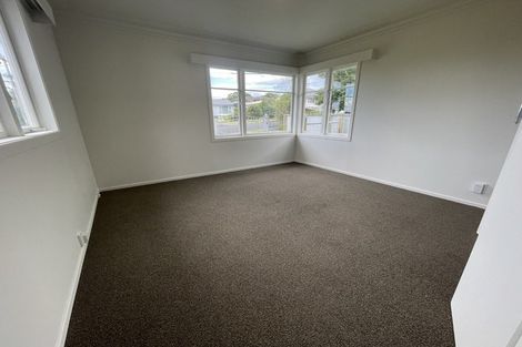 Photo of property in 16 Covil Avenue, Te Atatu South, Auckland, 0610