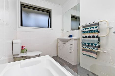 Photo of property in 33 Admirals Court Drive, Greenhithe, Auckland, 0632