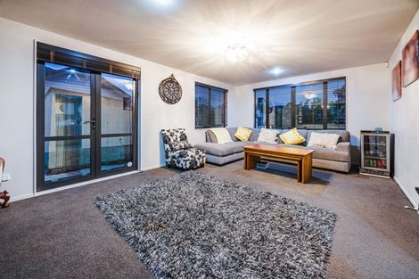 Photo of property in 22 Erceg Way, Rosehill, Papakura, 2113