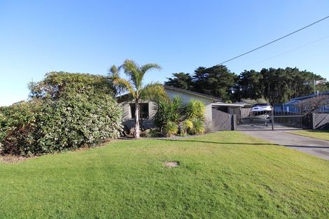 Photo of property in 60 Nash Parade, Foxton Beach, Foxton, 4815