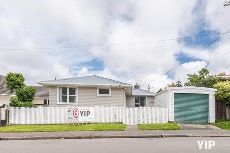 Photo of property in 17 Baylands Drive, Newlands, Wellington, 6037