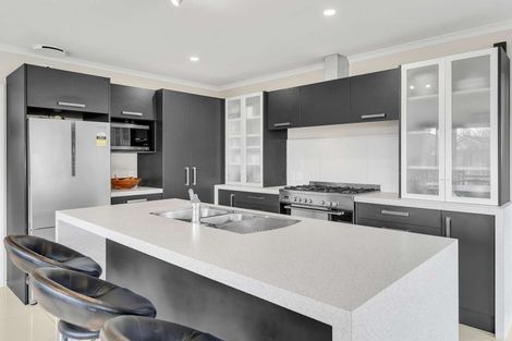 Photo of property in 5 Chestnut Close, Kelvin Grove, Palmerston North, 4414