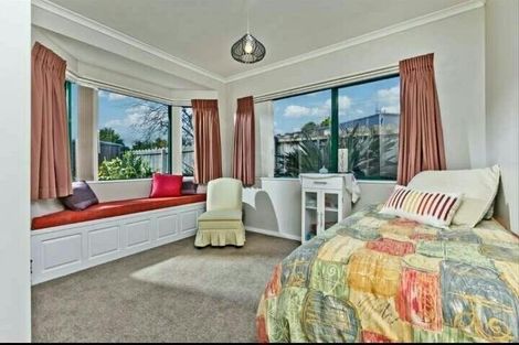 Photo of property in 15 Vanderbilt Parade, Albany, Auckland, 0632