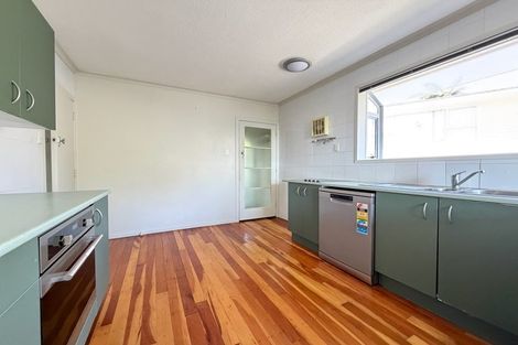 Photo of property in 6 Link Road, Newlands, Wellington, 6037