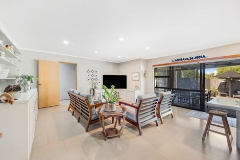 Photo of property in 5 Basilton Close, Bucklands Beach, Auckland, 2012