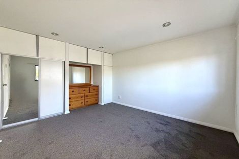 Photo of property in 6 Durham Street, Te Atatu Peninsula, Auckland, 0610