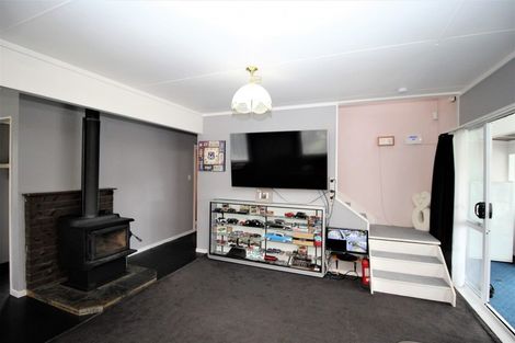 Photo of property in 11 Ross Street, Woodville, 4920