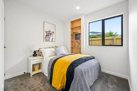 Photo of property in 2/92 Titirangi Road, New Lynn, Auckland, 0600