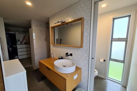 Photo of property in 1 Harry Way, Upper Vogeltown, New Plymouth, 4310