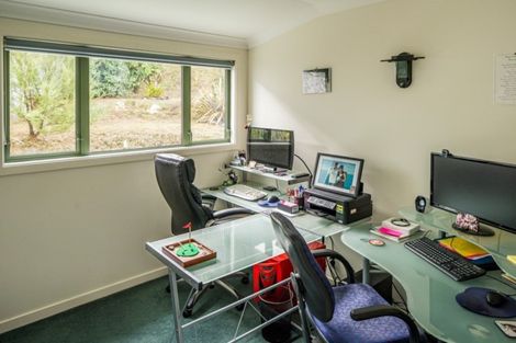 Photo of property in 4 Seascape View, Paremata, Porirua, 5024