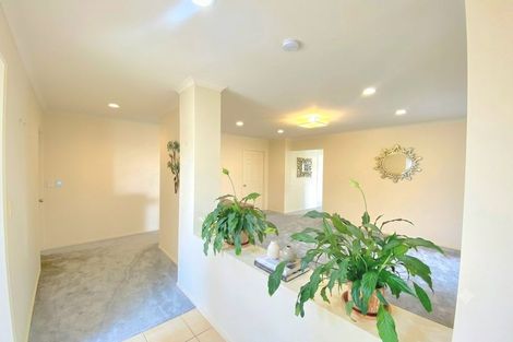 Photo of property in 12 Chadlington Avenue, Henderson, Auckland, 0612
