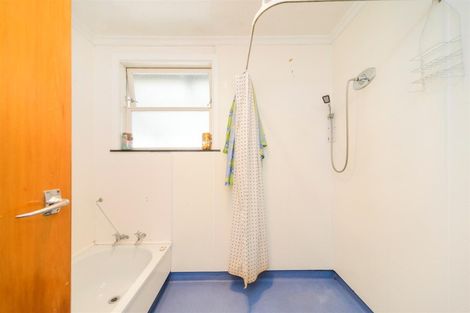 Photo of property in 100 Alexandra Street, Marton, 4710