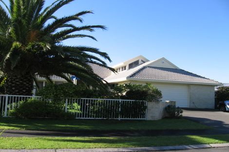 Photo of property in 35 Settlers Grove, Orewa, 0931
