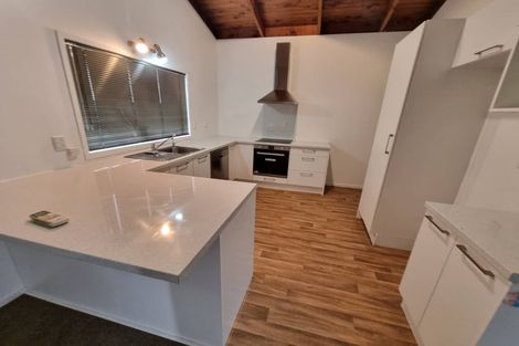 Photo of property in 116 Whangaparaoa Road, Red Beach, 0932