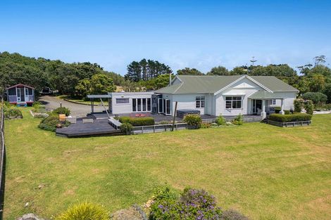 Photo of property in 154 Te Kanae Road, South Head, Helensville, 0874