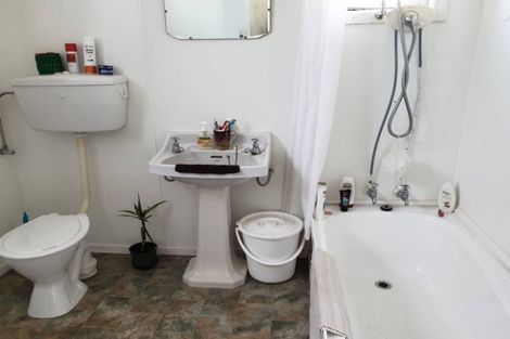 Photo of property in 80 Railway Street, Eltham, 4322