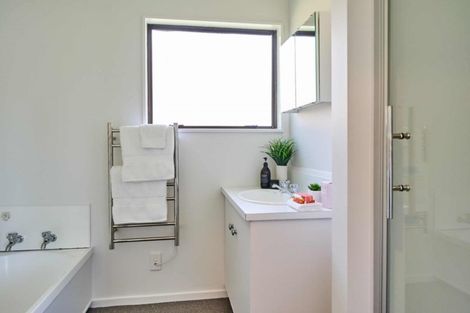 Photo of property in 4a Glenbrook Grove, Naenae, Lower Hutt, 5011