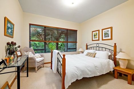 Photo of property in 3 Lupetti Rise, West Harbour, Auckland, 0618