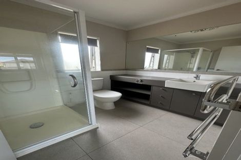 Photo of property in 4 Lorenzo Way, Flat Bush, Auckland, 2016