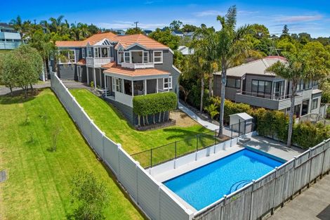 Photo of property in 631 Beach Road, Rothesay Bay, Auckland, 0630
