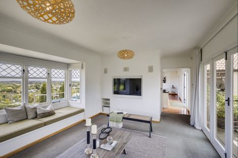 Photo of property in 44 Busby Hill, Havelock North, 4130