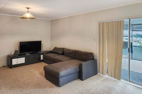 Photo of property in 56 Colchester Crescent, Newlands, Wellington, 6037