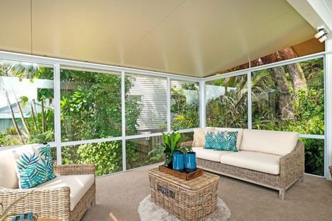 Photo of property in 31 Ocean View Road, Hatfields Beach, Orewa, 0931