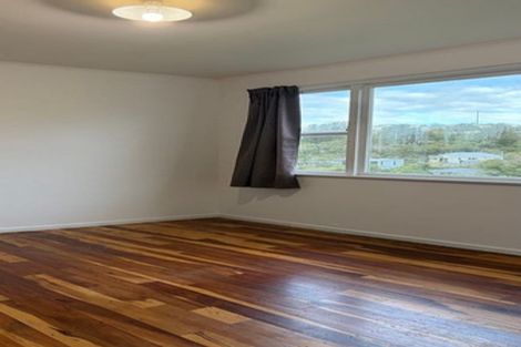Photo of property in 147 Ruskin Road, Newlands, Wellington, 6037