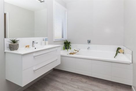 Photo of property in 3 Ciaran Close, Broomfield, Christchurch, 8042