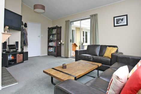 Photo of property in 11 Versailles Street, Karori, Wellington, 6012
