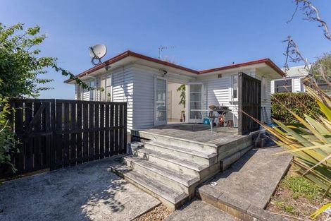Photo of property in 126 Archibald Road, Kelston, Auckland, 0602