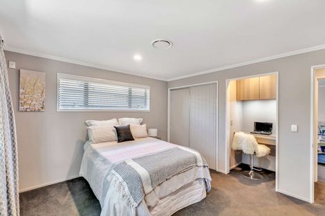 Photo of property in 27 Foresters Crescent, Parklands, Christchurch, 8083