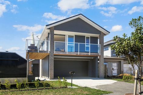 Photo of property in 9 Whata Street, Clarks Beach, 2122