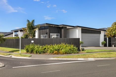 Photo of property in 2 Makura Drive, Papamoa Beach, Papamoa, 3118