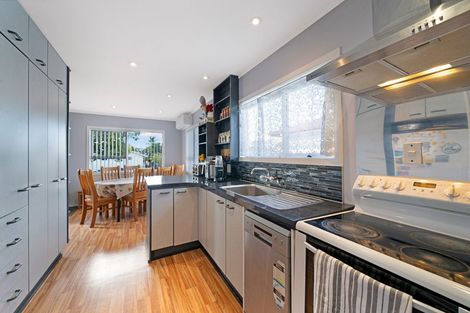 Photo of property in 4 Seakens Way, Glen Eden, Auckland, 0602