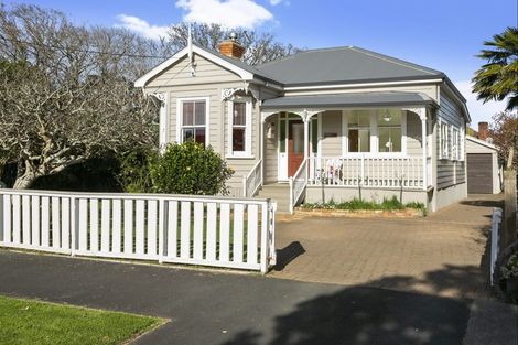Photo of property in 12 Vincent Road, Northcote Point, Auckland, 0627