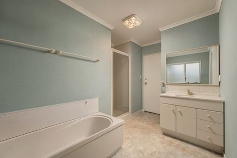 Photo of property in 4 Pipi Street, Two Mile Bay, Taupo, 3330