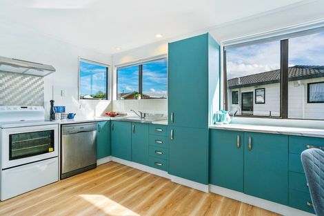 Photo of property in 2/221 Waitemata Drive, Ranui, Auckland, 0612