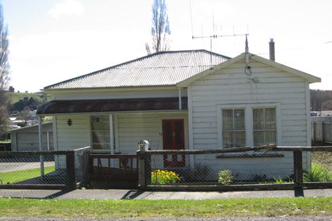 Photo of property in 12 Feltham Street, Hunterville, 4730