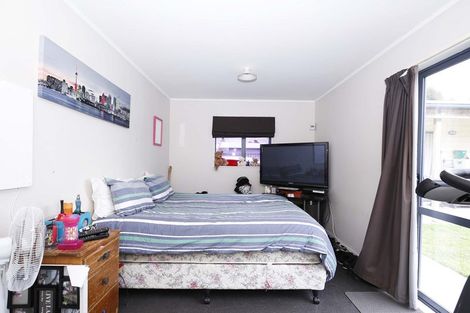Photo of property in 38a Pine Avenue, Henderson, Auckland, 0612