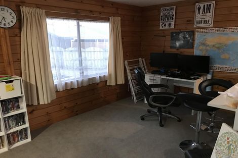 Photo of property in 2/133 Carnoustie Drive, Wattle Downs, Auckland, 2103