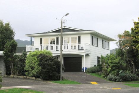 Photo of property in 14 Wakefield Grove, Waikanae, 5036
