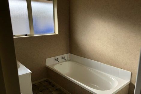 Photo of property in 5 Boston Parade, Kelvin Grove, Palmerston North, 4414