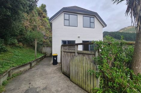 Photo of property in 30a Domanski Crescent, Owhiro Bay, Wellington, 6023