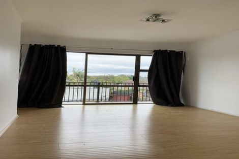 Photo of property in 2/14a Kurnell Drive, Botany Downs, Auckland, 2010