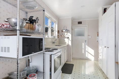 Photo of property in 39 Atiawa Crescent, Waiwhetu, Lower Hutt, 5010