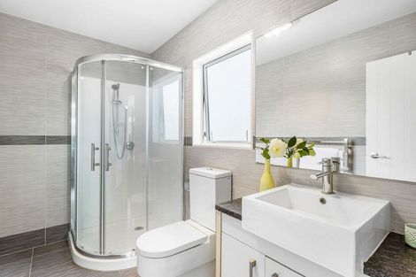 Photo of property in 8 Andy Crescent, Flat Bush, Auckland, 2016