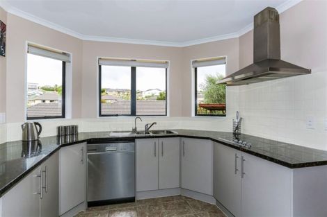 Photo of property in 11 Ina Ville Drive, Pukekohe, 2120