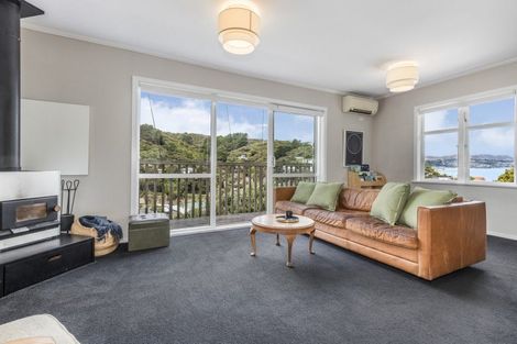 Photo of property in 31 Airlie Road, Plimmerton, Porirua, 5026